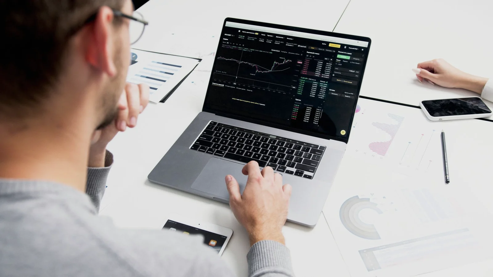 Practice trading on laptop before live account